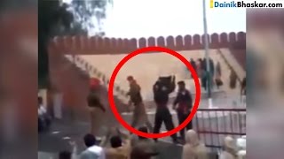 Shocking India Pakistan Soldiers Fight During Ceremony At Border [upl. by Funch892]