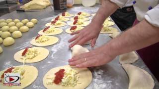 Gli sfizi di mezzogiorno la video ricetta del calzone leccese [upl. by Alyakcim]