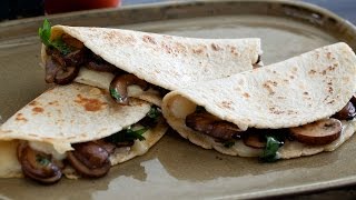 Quesadillas de hongos con epazote [upl. by Zobias223]