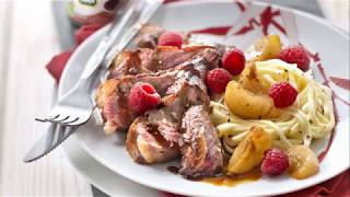 Recette  Magret de canard au miel et sauce soja aux framboises [upl. by Proudman]