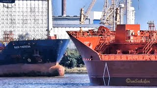 Schiffsbegegnung Tanker XANTHIA LAUR5  MAYA THERESE OUXM2 tankers meet in Emden Port [upl. by Garnett128]