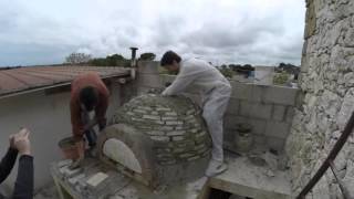 Costruzione di un forno a legna con mattoni di argilla  TIMELAPSE [upl. by Netsyrk666]