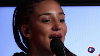 Kimberose chante quotSoberquot dans les studios de RFM [upl. by Htezzil]