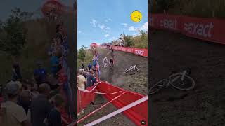 Gevaarlijk schuine kant afdaling Beringen Cyclocross big crash cycling cyclocross cyclingfans [upl. by Germann]