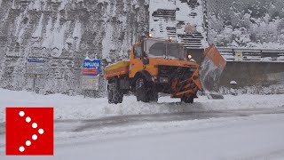 Neve strade chiuse in Lombardia interrotta la strada per il passo dello Spluga [upl. by Lyell]