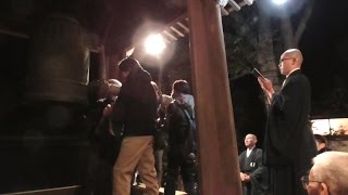 鎌倉 円覚寺 除夜の鐘（国宝の舎利殿のある僧堂内の鐘で） bells of Enkakuji temple on New Years Eve Kamakura Kanagawa [upl. by Ronile181]