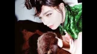 Björk  Its Oh So Quiet live in Toronto 1995 1213 [upl. by Dannon]