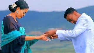 AWALE ADAN amp MISS XIIS  QAYRKEY WAAN DHAAFAYA  New Somali Music Video 2020 Official Video [upl. by Gettings699]