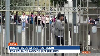 Docentes de la UCE protestaron por sus sueldos impagos desde hace meses en Quito [upl. by Irakab]