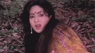 Mithun Chakraborthy saves Bindiya Goswami  Jeene Ki Arzoo  Action Scene 311 [upl. by Redliw478]