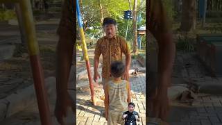 bapak dan Juna dikejar monyet galak funny lucu comedy comedyshorts [upl. by Manolo]