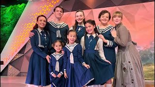 Noviça Rebelde no programa do Fantástico Maya Dias como Gretl junto com Larissa Manoela [upl. by Rahmann]