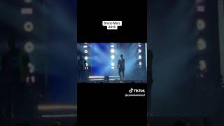 Finesse live Bruno mars 2017 [upl. by Isidora]