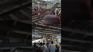 Kurla Stationkurla kurlastation localtrain train mumbai mumbailifeline [upl. by Sadnac421]