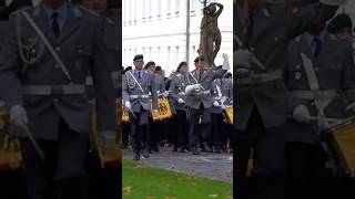 Regimentsgruß Marsch Bundeswehr Musikkorps aus Siegburg 🦅🇩🇪militär soldaten bundeswehr [upl. by Andras]