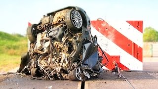 HIGHSPEED CRASH TEST  200 KMH Ford Focus vs Concrete Block [upl. by Hadias]