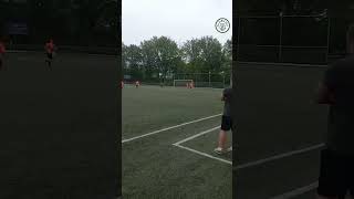 De keeper mocht in de laatste wedstrijd van het toernooi in de spits spelen 😲😱  shorts [upl. by Vevine]