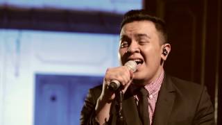 Tulus  Jatuh Cinta Live at Music Everywhere [upl. by Amis260]