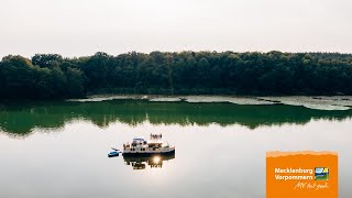 Urlaub auf dem Hausboot in der Mecklenburgischen Seenplatte [upl. by Allekim165]