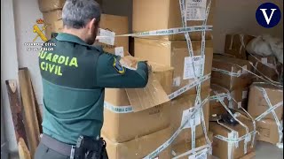 La Guardia Civil interviene más de 280000 prendas falsificadas en un polígono de Pinto [upl. by Anerda]