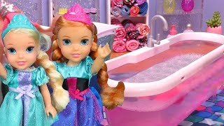 Birthday gifts shopping  Elsa amp Anna toddlers at the toy store  Barbie [upl. by Jarrett]