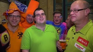 Teleurgestelde Brabantse dartsfans na de nederlagen van Jelle Klaasen en Raymond van Barneveld [upl. by Ymmaj]