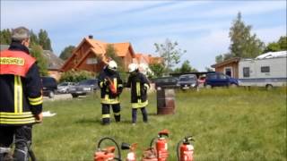 Benzin löschen mit einem CO2 Feuerlöscher [upl. by Heddy568]