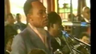 Mobutu face aux journalistes le 24 Avril 1990 apres son discours de democratisation [upl. by Lamak]