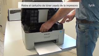 Sustituir el cartucho de toner Samsung MLTD111S Xpress MFP SLM2070 M2071 M2079 [upl. by Iznekcam]