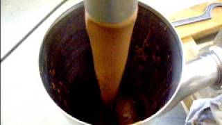 Bombeo de caramelo con bomba BORNEMANN Hot Caramel pumping with BORNEMANN SL Pump [upl. by Whitby767]