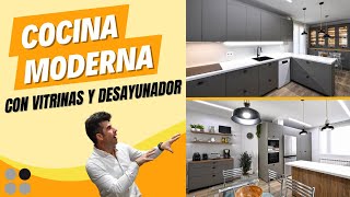 Cocinas GRISES y MADERA Modernas con VITRINAS ILUMINADAS CJR [upl. by Eissirc]