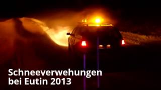 SchneeChaos im Norden  Nothilfe hilft feststeckenden Autofahrer auf der A1 2013 [upl. by Notserc]