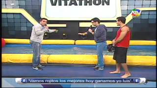 COMBATE Zumba empuja a la Pantera Gian Piero y Renzo Schuller orinan en la piscina 280613 [upl. by Eberle631]