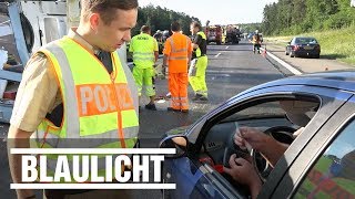 Rettungsgasse blockiert  Gaffer kriegen Anzeige von Polizei [upl. by Primrosa]