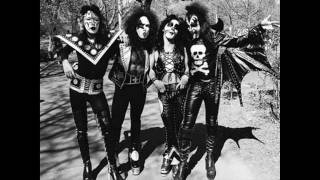 Kiss  Strutter Demo 1973 [upl. by Einaffets]