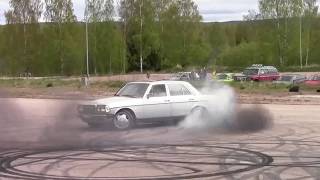 Mercedes Benz W123 TURBODIESEL OM606 BURNOUT [upl. by Atnuahsal643]