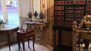 Interieur du magasin dantiquites situé dans le quartier des antiquaires à Versailles [upl. by Leirbag]