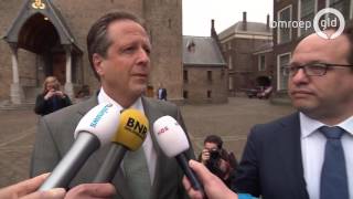 D66ers Alexander Pechtold en Wouter Koolmees lopen hand in hand beeld NOS [upl. by Adiazteb]