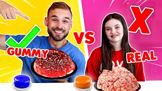 GUMMY VS REAL MYSTERY KNOPPEN CHALLENGE met GEWOON THOMAS  Bibi [upl. by Hetty466]