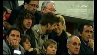 Los Abrazos y Besos de Shakira a Pique en el Partido FC Barcelona vs Osasuna 20 23042011 [upl. by Armillas]