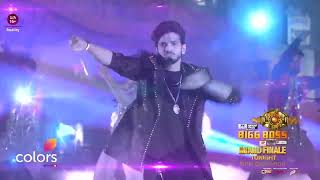 Mannara And Munawar Perform On Grand Finale  Bigg Boss 17 [upl. by Youngran]