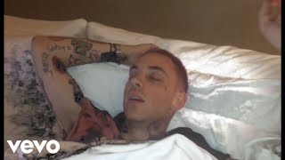 blackbear  i hope your whole life sux Official Music Video [upl. by Eremahs]