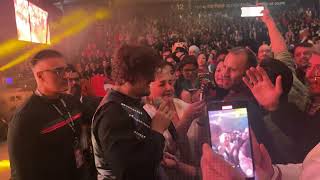 Sonu Nigam Great Entrance LIVE UK April 2023 dance sings with little girl emotional sonunigam [upl. by Nikolaus177]