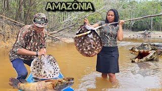 PESCA SELVAGEM de ARPÃO Primitivo PEIXE GRANDE e FERAS PERIGOSAS na Floresta Amazonica [upl. by Norwood]