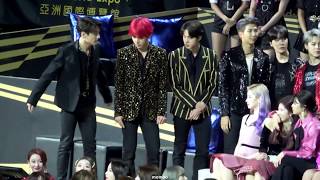 121418 Sakook moment MAMA 2018 Secret glances to each other [upl. by Drugge]