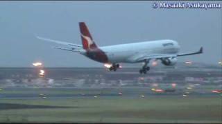 Crosswind Landing  by Qantas Airbus A330300 【VHQPG】 [upl. by Flemings470]