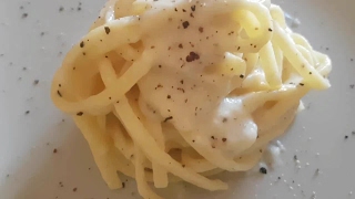 TONNARELLI CACIO E PEPE Ricette Romane [upl. by Ettolrahs]