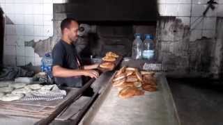 Fabrication du pain pita au Maroc [upl. by Macdougall]