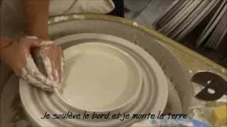 TOURNAGE DUNE ASSIETTE  en porcelaine [upl. by Kimball]