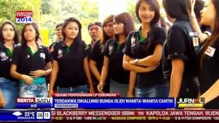 Terdakwa Dikalungi Bunga Oleh Wanita  Wanita Cantik [upl. by Ogir]